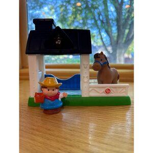 Fisher-Price Little People Playset Stable Horse Figure Light and Sounds